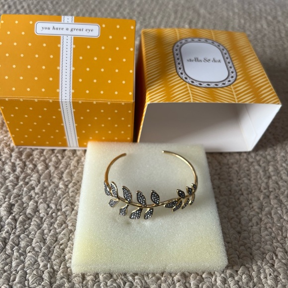 Stella & Dot Ivie Bangle Bracelet - Picture 4 of 5